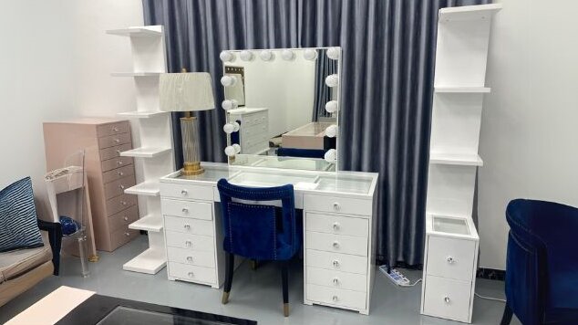 Bedroom Makeup Sets LED Lighted Mirror Vanity Table With Drawers And Storage Shelves Adjustable In Pink 16
