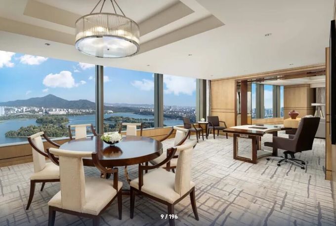 latest company case about Shangri-La : Graceful 5-Star Hotel With Elegant Rooms And Epic City Views  8